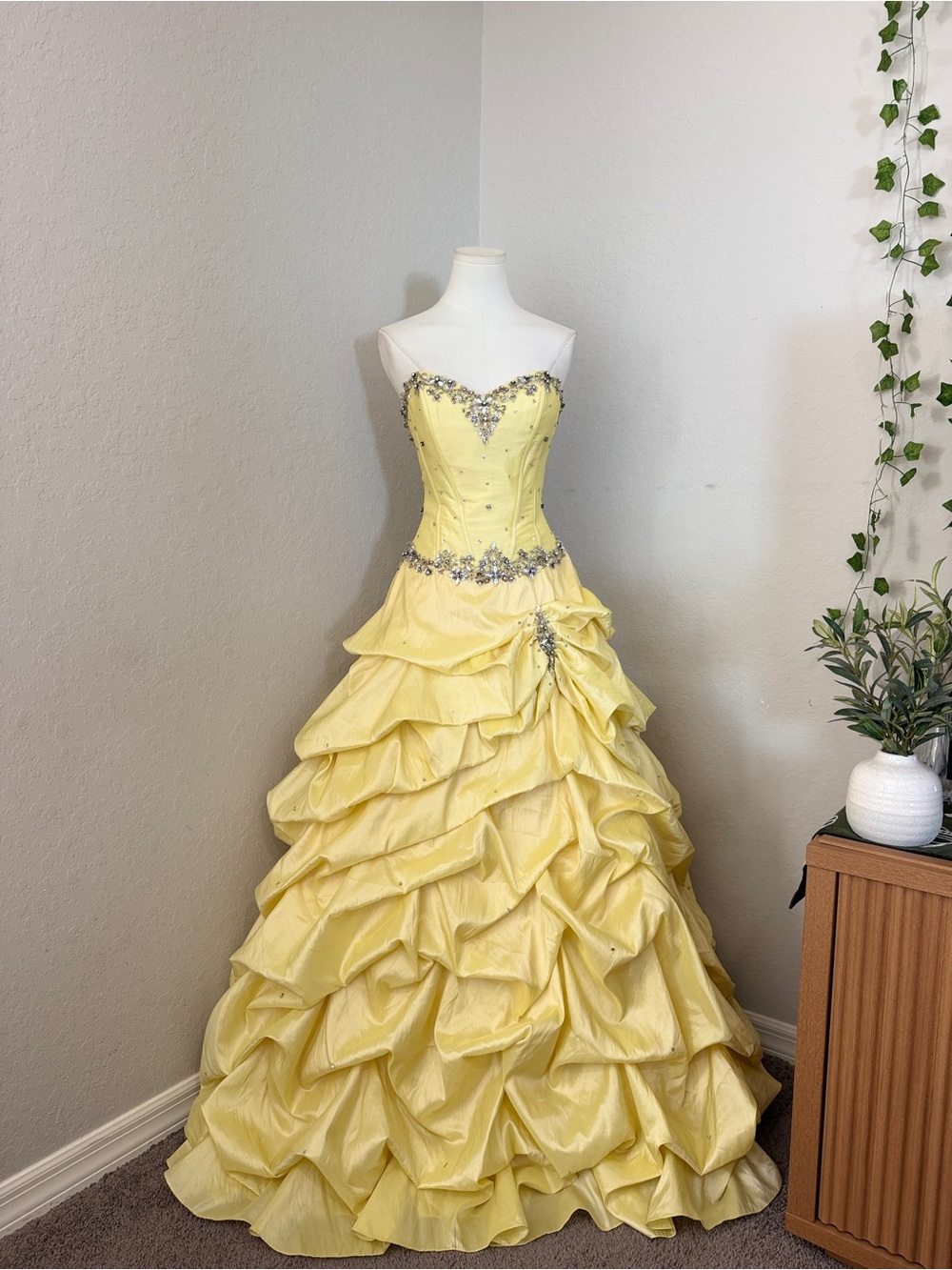 ✨ Vintage Anny Lee Yellow Ball Gown